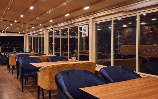 Tarabya Suit