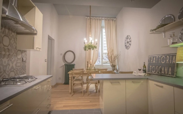 Breathtaking 4BD Apt 5min Walk to Duomo
