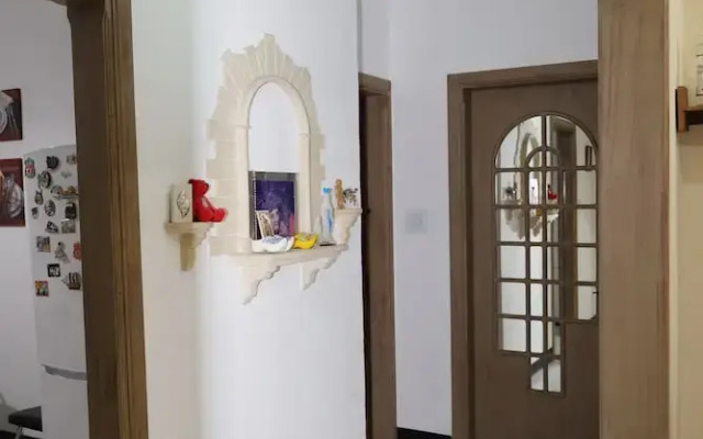 Room-very Bright Well Kept Apartment