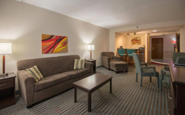 Clarion Hotel & Convention Center