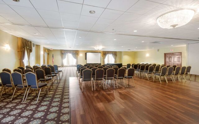 Exton Hotel & Conference Center