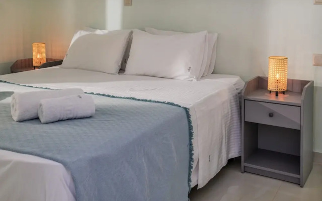 Heraklion 2Bd Oasis w Relaxing Patio