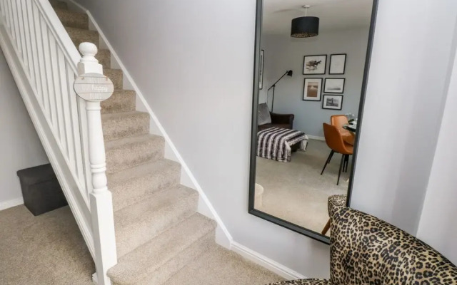 10 Belfrey Close