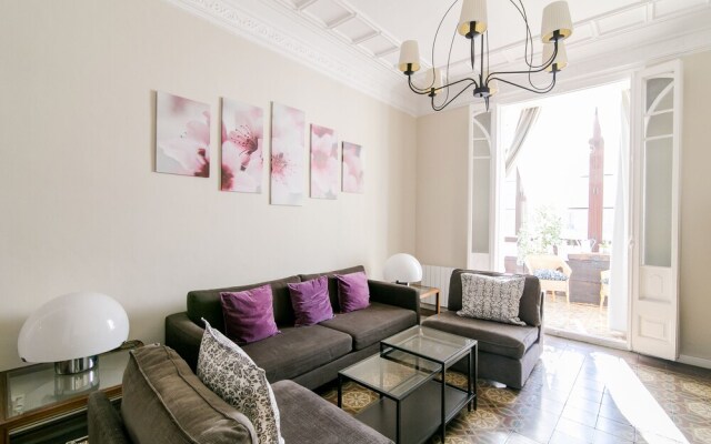 Plaza Universidad Apartments