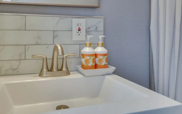 Cozy Bay Area Vacation Rental With Patio