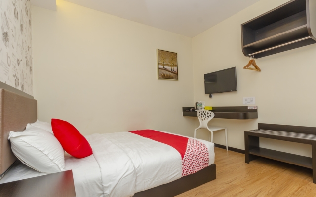 OYO 1214 Oro Hotel
