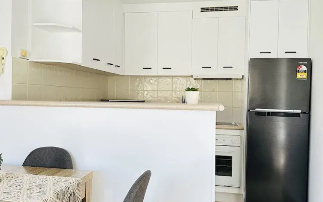 Modern Apartment in Chevron Island