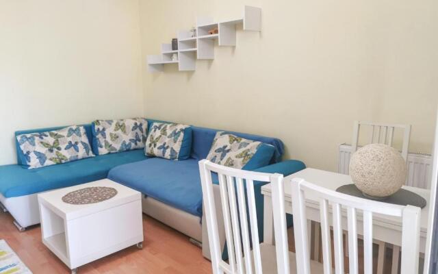 Charming Modern Apartment, Minutes from Downtown