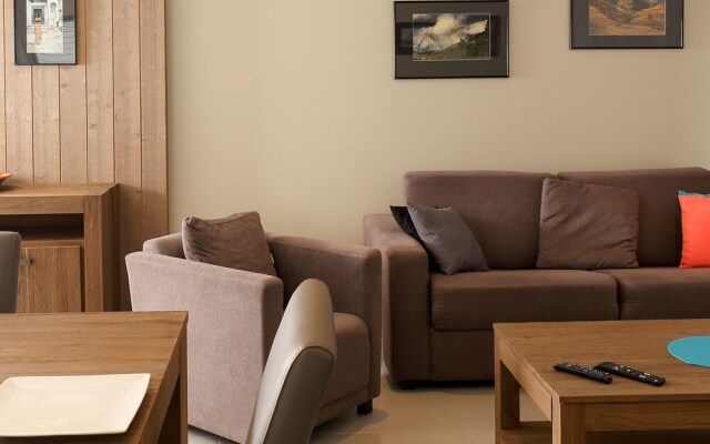 Best Western Plus Golden Lakes Hotel