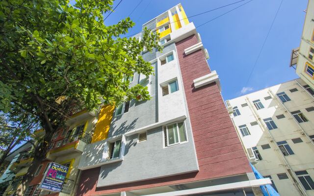 OYO 10522 Varcity Emerald