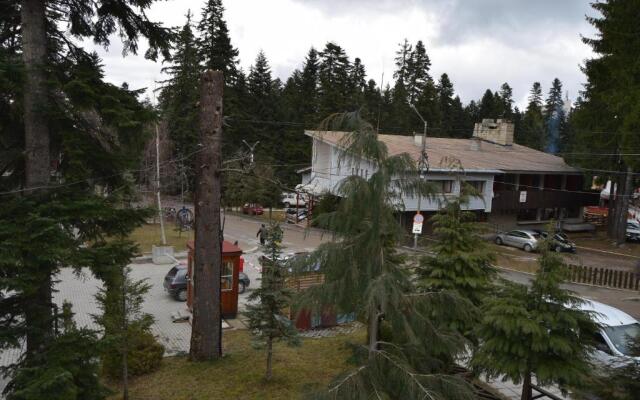 Persey Flora Apartments