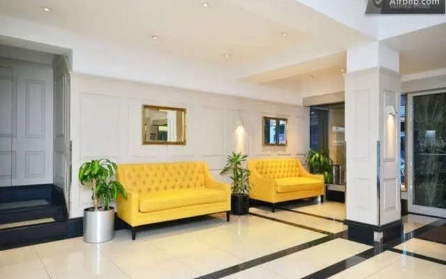 Sloane Avenue Apartment