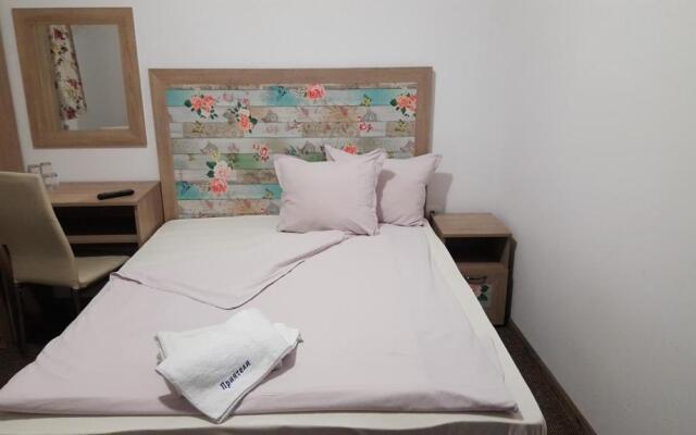 Hotel Priyateli
