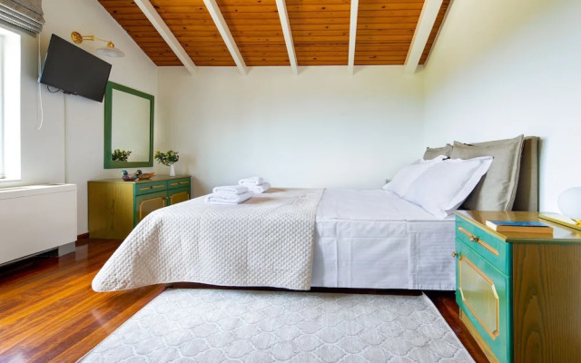 Villa Elihrisos-private Heated Pool Near the sea