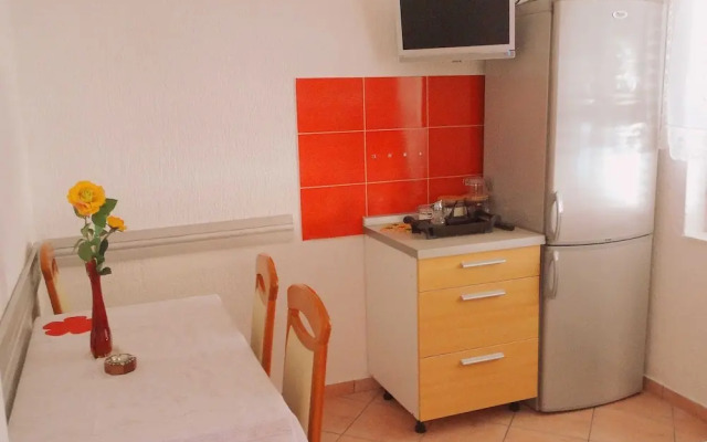 Lush and Sunny Apartment With Balcony and Sea View