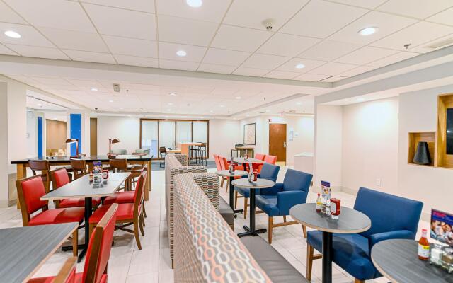 Holiday Inn Express Richmond Airport by IHG