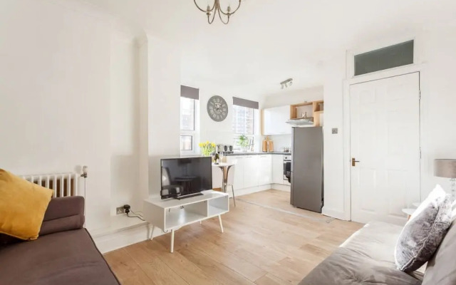 Modern Apartment - mins to Marina/Stadium/City Center
