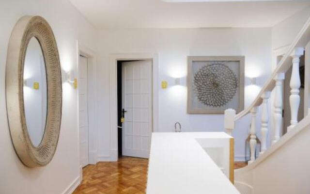 4U Lisbon Airport Suites