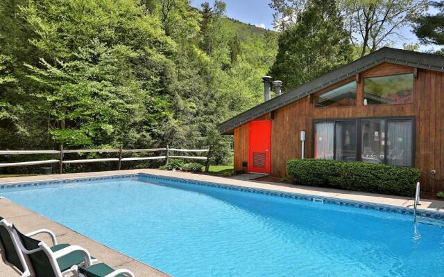 Cedarbrook Queen Suite 109