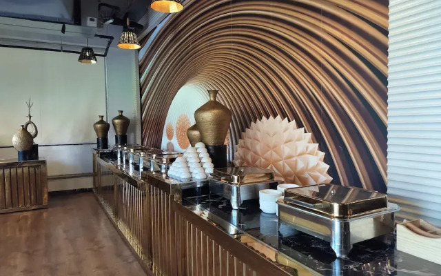 Hotel Luxe Opera NH8 - 7km from IGI Delhi Airport