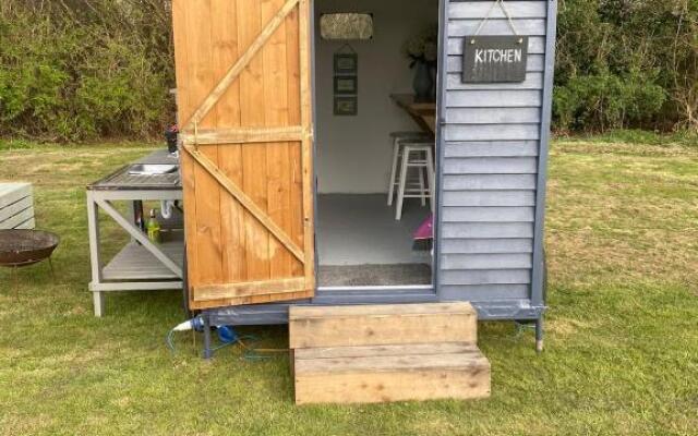 Hopgarden Glamping - Luxury 6m bell tent