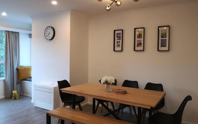 Hello Seaview! 4 BRs House in Central Location!