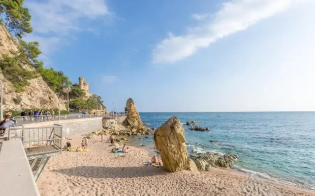 Camelia in Llafranc With 4 Bedrooms and 3 Bathrooms