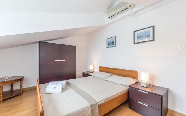 Beautiful Home in Primosten With Wifi and 6 Bedrooms