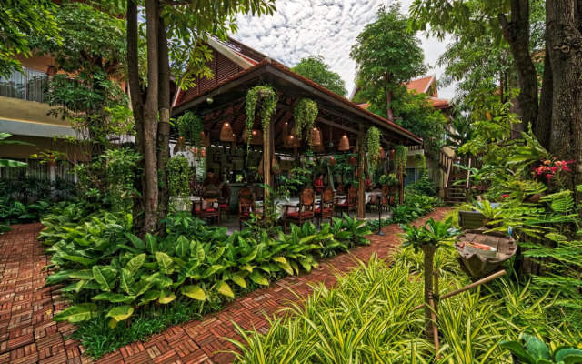 Mane Village Suites
