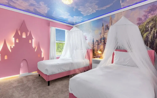 Upstay24-PPLHomeThemeRoomsPoolSpaCinema
