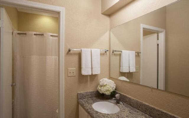 Cloverleaf Suites Baton Rouge