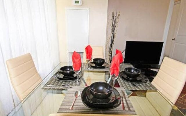 Red Maple Suites Mississauga