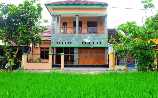Simply Homy Guest House UTY Kronggahan