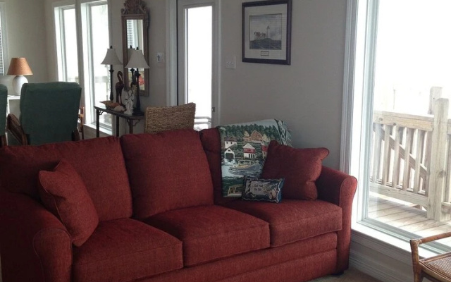 Shore Haven 2 Bedroom Home by RedAwning