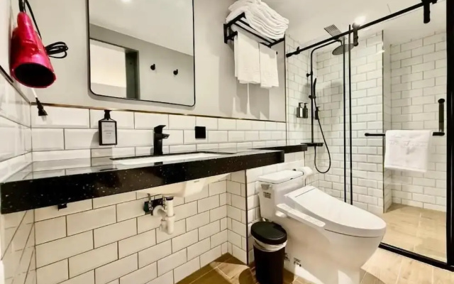 N2 Hotel