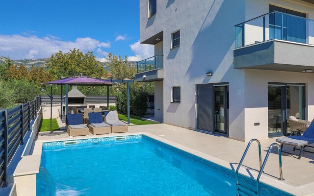 Amazing Home in Kastel Novi With Wifi and 8 Bedrooms