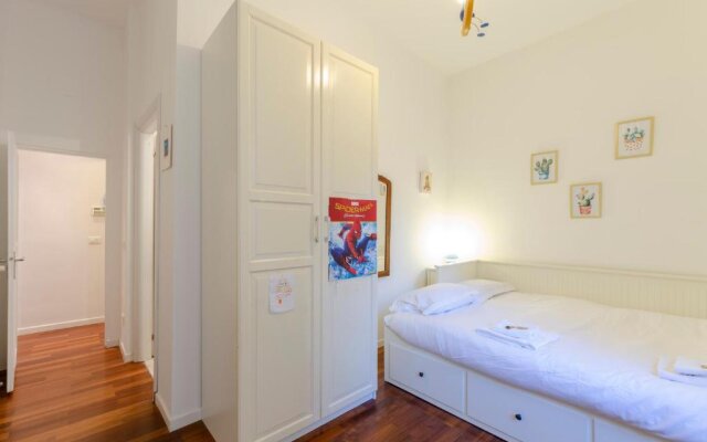 ALTIDO Colorful Apt for 6, 5 mins from Piazza Corvetto