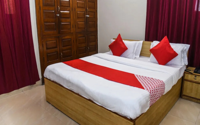 OYO 14606 Holiday Inn