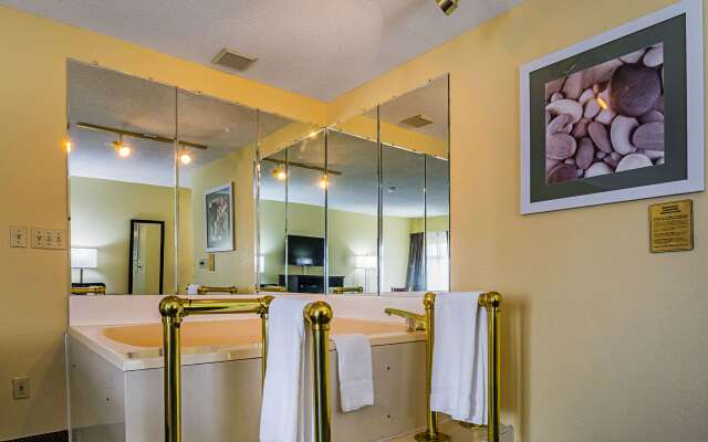 Quality Inn & Suites Greensburg I-74