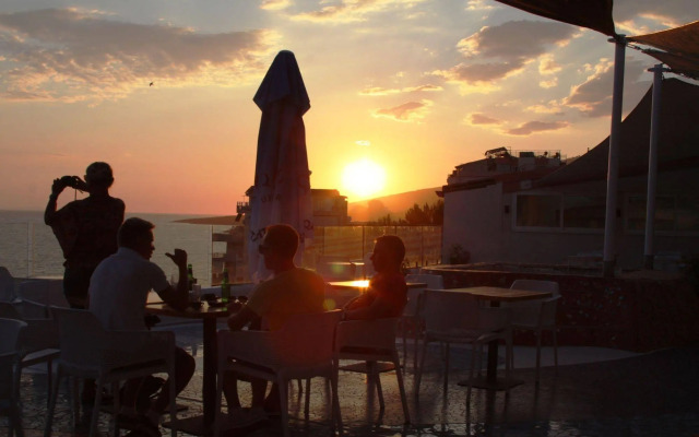 Bougainville Bay Hotel