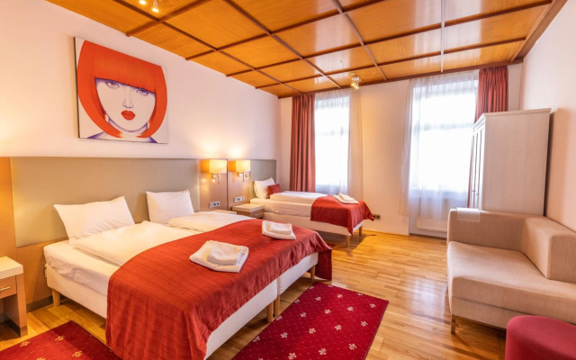 Rustic Apartment with 4 bedrooms Top 9