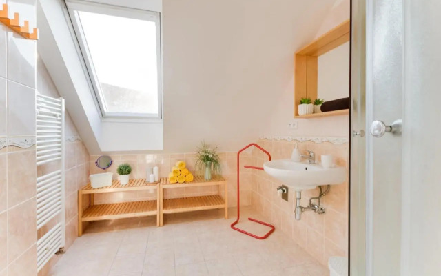 Jane's Charming Apartment