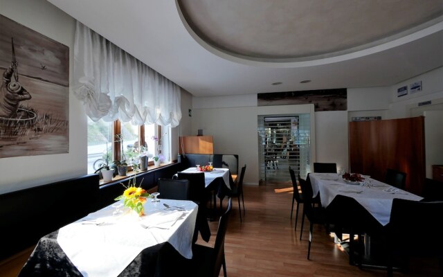 Albergo De March