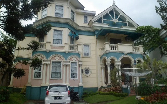 Villa Kota Bunga Allamanda