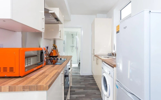 Townhouse @ 76 Clare Street Stoke