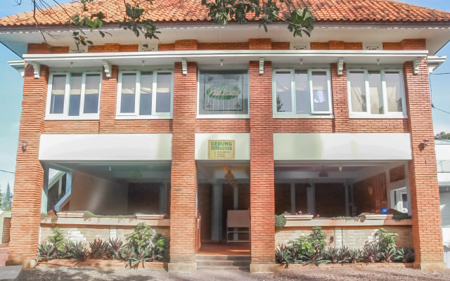 Urbanview Hotel Syariah Insani Cisarua Puncak