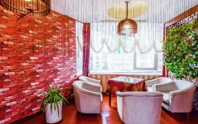 Chongqing Dihong Hotel (Three Gorges Square High-speed Railway Station)