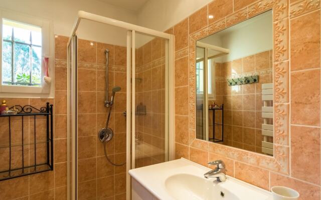 Luxurious Villa With Internet and Private Swimming Pool, Near Grasse