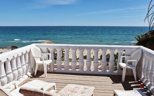 Casa Evita 4 Bedroom Beachfront Home