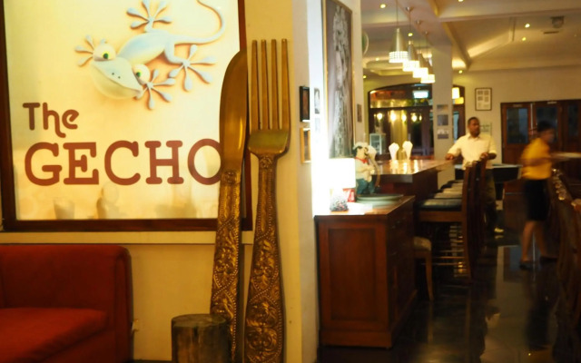 The Gecho Inn Town